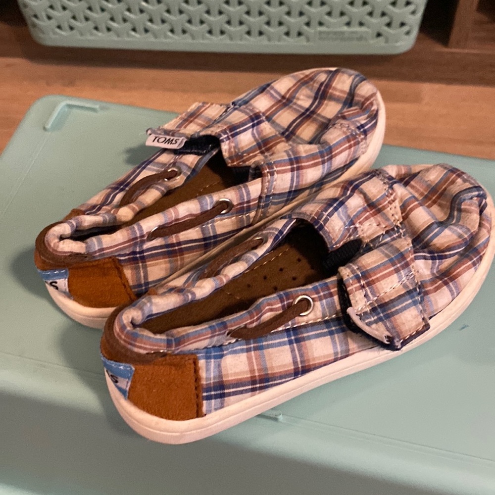 NOT FOR SALE
Toddler boy Toms shoes